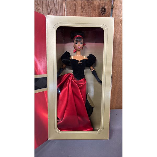 VINTAGE 1998 AVON EXCLUSIVE WINTER SPLENDOR BARBIE *IN ORIGINAL BOX*