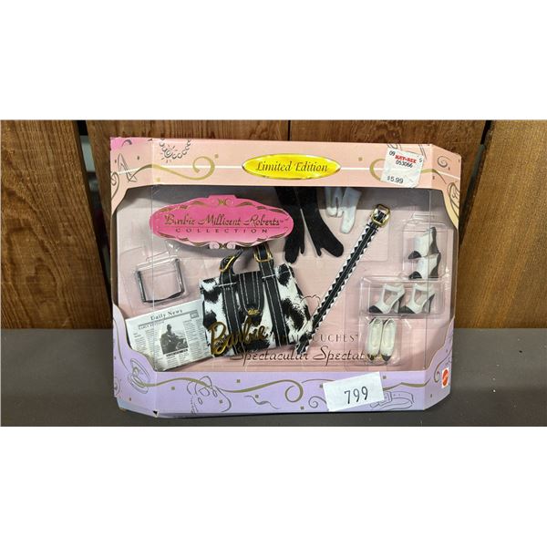 VINTAGE 1997 BARBIE FINAL TOUCHES SPECTACULAR SPECTATORS SET *IN ORIGINAL BOX*