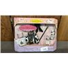 Image 1 : VINTAGE 1997 BARBIE FINAL TOUCHES SPECTACULAR SPECTATORS SET *IN ORIGINAL BOX*