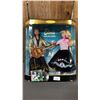 Image 2 : VINTAGE 1996 BARBIE LOVES ELVIS SET *IN ORIGINAL BOX*