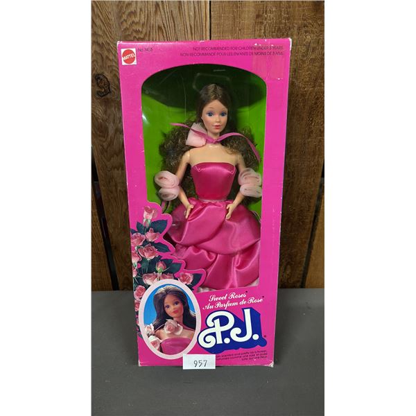 VINTAGE 1983 SWEET ROSES P.J. *IN ORIGINAL BOX*