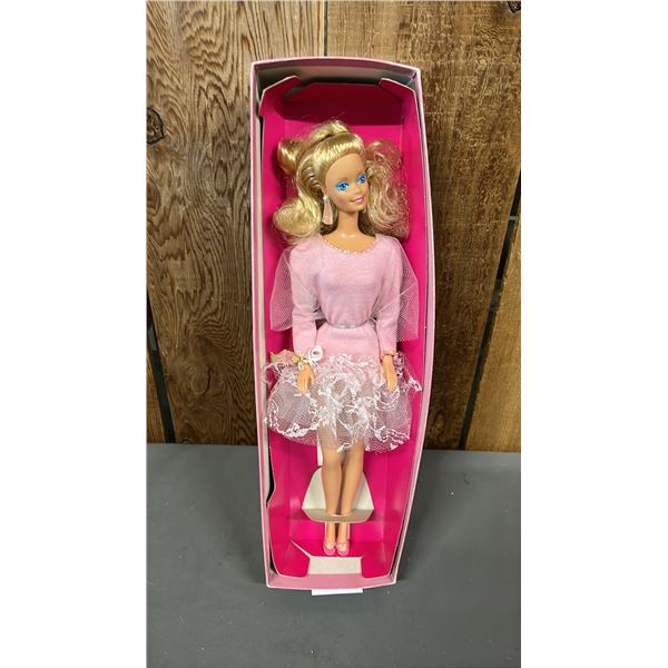 VITNAGE BARBIE IN '80S DRESS