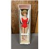 Image 1 : VINTAGE 1960S BUBBLE CUT BARBIE *IN ORIGINAL PRESENTATION BOX*