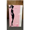 Image 3 : VINTAGE 2000 TIMELESS SILHOUETTE BARBIE *IN ORIGINAL BOX*