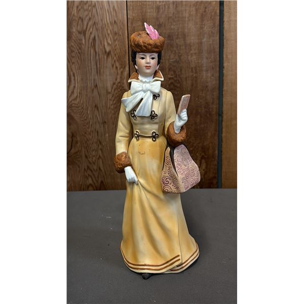 VINTAGE 1981 AVON MR. ALBEE PRESIDENT'S CLUB AWARD PORCELAIN FIGURINE