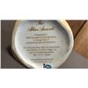 Image 5 : VINTAGE 1981 AVON MR. ALBEE PRESIDENT'S CLUB AWARD PORCELAIN FIGURINE