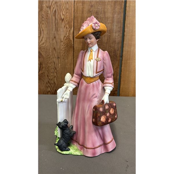 VINTAGE 1983 AVON MR. ALBEE PRESIDENT'S CLUB AWARD PORCELAIN FIGURINE