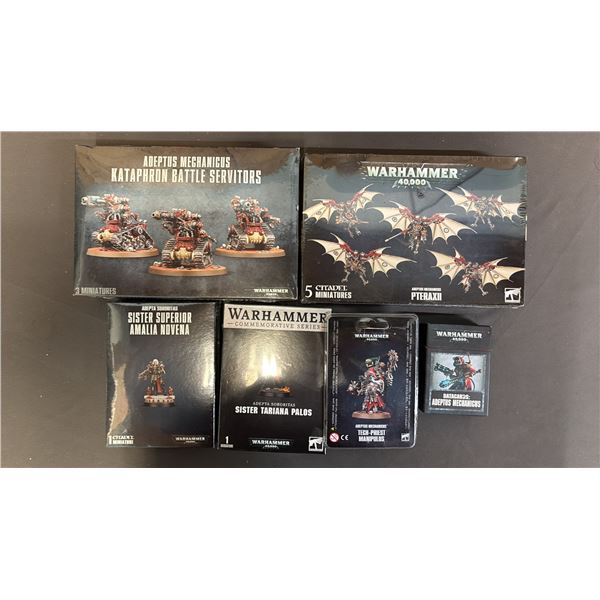 (5) WARHAMMER 40,000  MINIATURE KITS & (1) WARHAMMER  40,000 DATACARDS: ADEPTUS MECHANICUS