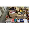 Image 1 : PALLET OF ASSORTED BOOKS, VINYL RECORDS, CDS AND MORE
