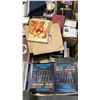 Image 3 : PALLET OF ASSORTED VINYL RECORDS, BOOKS AND SPORTS CARD EMPTY PAGES