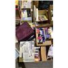 Image 3 : PALLET OF ASSORTED ITEMS INCL. BOOKS, CD'S, VINYL RECORDS AND MORE