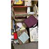 Image 4 : PALLET OF ASSORTED ITEMS INCL. BOOKS, CD'S, VINYL RECORDS AND MORE
