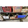 Image 1 : SHELF LOT OF ASSORTED HAND TOOLS AND POWER TOOLS