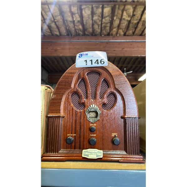 THOMAS COLLECTORS EDITION VINTAGE-STYLE CATHEDRAL WOODEN TABLETOP RADIO