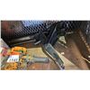 Image 3 : BEEBE ROUSTABOUT 3/4-TON MANUAL LEVER CHAIN HOIST AND METAL JACK