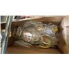 Image 3 : SHELF LOT OF ASSORTED COLLECTABLE ITEMS INCL. ELVIS PRESLEY HAND BAG, TAGS AND MORE