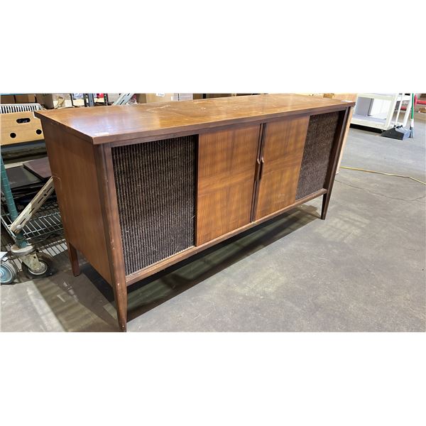 VINTAGE WOODEN STEREO CONSOLE WITH A BUILT-IN RECORD PLAYER AND RECEIVER 4FT 7INCH WIDE X 1FT 6INCH