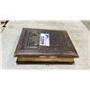 Image 2 : ANTIQUE LATE 19TH CENTURY LEATHER-BOUND PHOTO ALBUM WITH PHOTO: NO SIDE LATCH