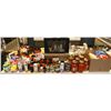 Image 1 : LARGE LOT OF CANNED GOODS, SNACKS, & MORE