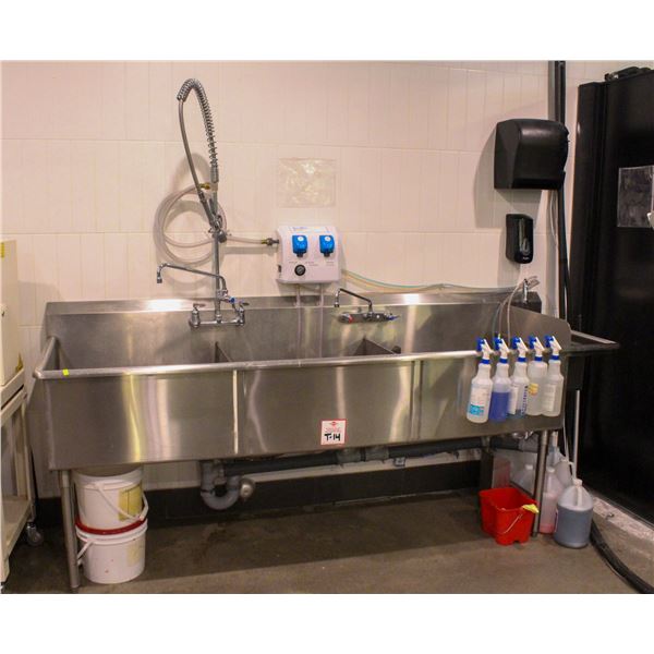 3 WELL STAINLESS STEEL SINK W/ INTEGRAL HAND SINK