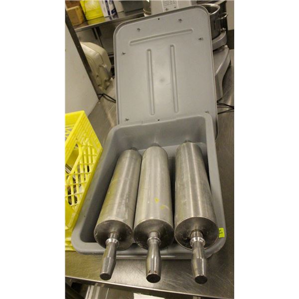 LOT OF BAKING GOODS: ALUMINUM ROLLERS & COOKIE