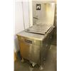 Image 1 : AVALON NATURAL GAS DONUT / PASTRY FRYER