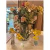 Image 1 : Artificial Floral Arrangements with Decorative Vases