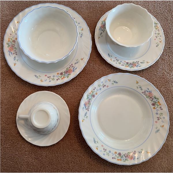 Floral Pattern Porcelain Dinnerware Set with Pig Figurines, 41 Pieces