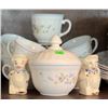 Image 3 : Floral Pattern Porcelain Dinnerware Set with Pig Figurines, 41 Pieces