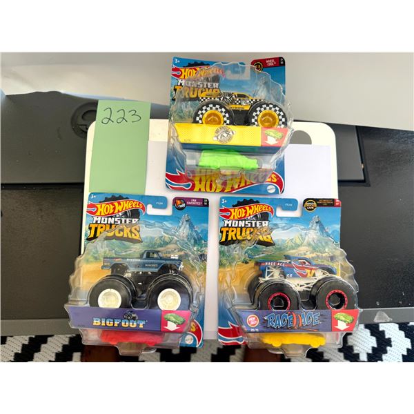 Hot Wheels Monster Trucks Lot 3 Totaled Bigfoot Race Ace Diecast Lot Toys 1:64