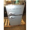 Image 1 : Frigidaire Mini Fridge