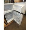 Image 2 : Frigidaire Mini Fridge