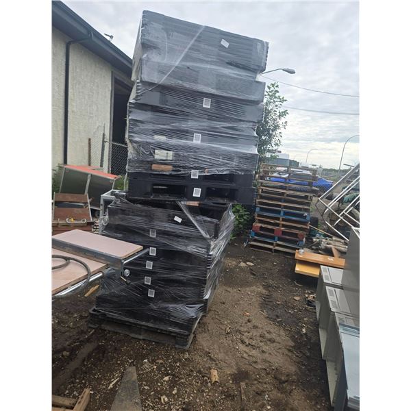 22 Plastic Pallets
