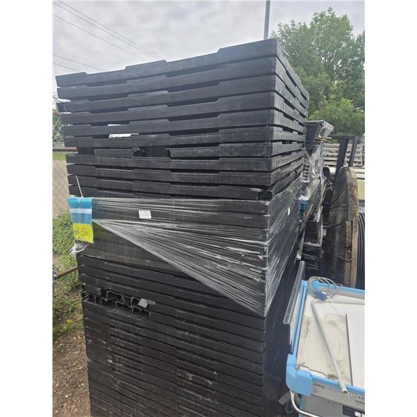 68 Plastic Pallets