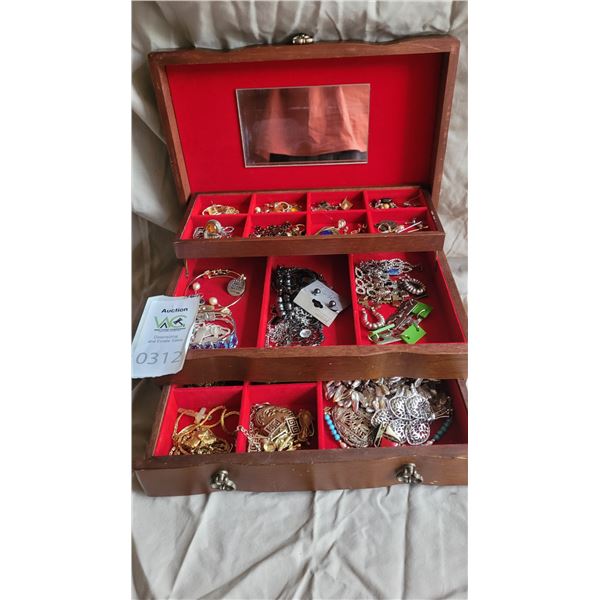 S1 Vintage Costume Jewelry A