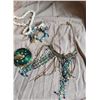 Image 4 : S1 Costume Jewelry A