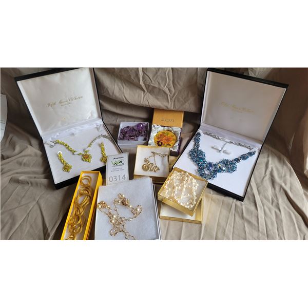S1 Vintage Costume Jewelry A