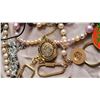 Image 25 : S1 Costume Jewelry A