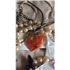 Image 26 : S1 Costume Jewelry A