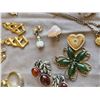 Image 10 : S1 Jade, Amber Jewelry & Box A