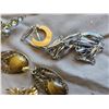 Image 18 : S1 Jade, Amber Jewelry & Box A