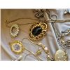 Image 20 : S1 Jade, Amber Jewelry & Box A