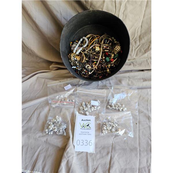 S1 New Pearl Earrings , Rings & Necklaces A