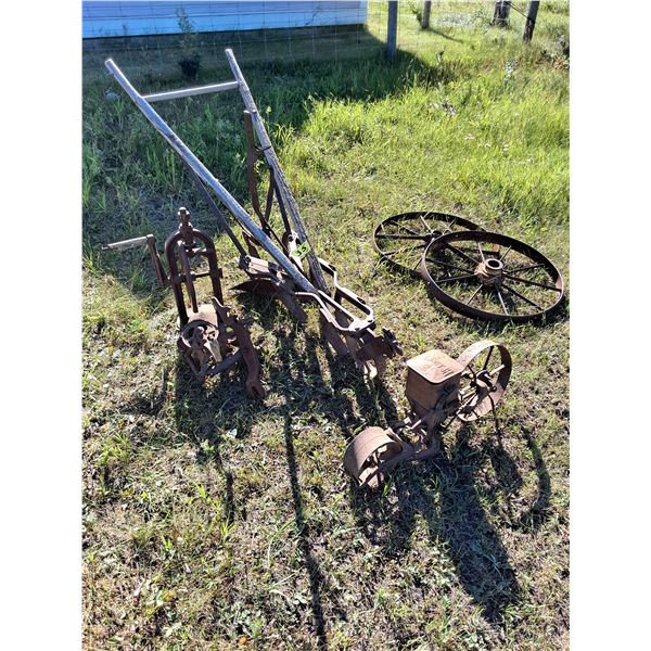 Garden Scuffler Cultivator, Small Garden Seeder, (2) Steel Wheels, misc