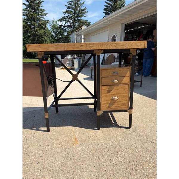 STAND DESK BY FRENCH HERITAGE