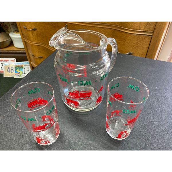 VINTAGE 1950S GLASS ADVERTISING PITCHER AND TWO GLASSES FROM THE OSBORNE-MCMILLAN (O&M) GRAIN ELEVAT