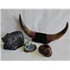 Image 1 : Lot: Bear Sculptures, Bull Horns Mount, Wooden Dish