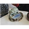 Image 3 : Lot: Bear Sculptures, Bull Horns Mount, Wooden Dish