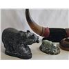 Image 7 : Lot: Bear Sculptures, Bull Horns Mount, Wooden Dish