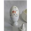 Image 5 : Lot: Porcelain Tray, Pink Glass Creamer, Decoratives Blown Glass Floral Ashtray